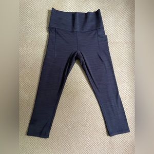 Athleta salutations II capri size small in new condition without tags